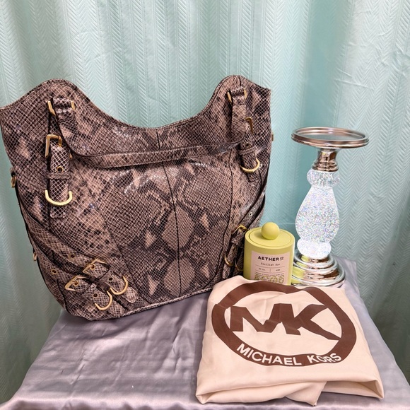 NWOT - Michael Kors Milo Large Hobo Bag - Picture 10 of 10